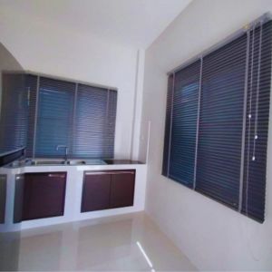 รับติดตั้งมูลี่อลูมิเนียม